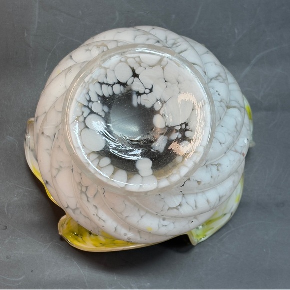 Hand Blown Murano Confetti Glass Ribbed & Scalloped Vase - Picture 9 of 9